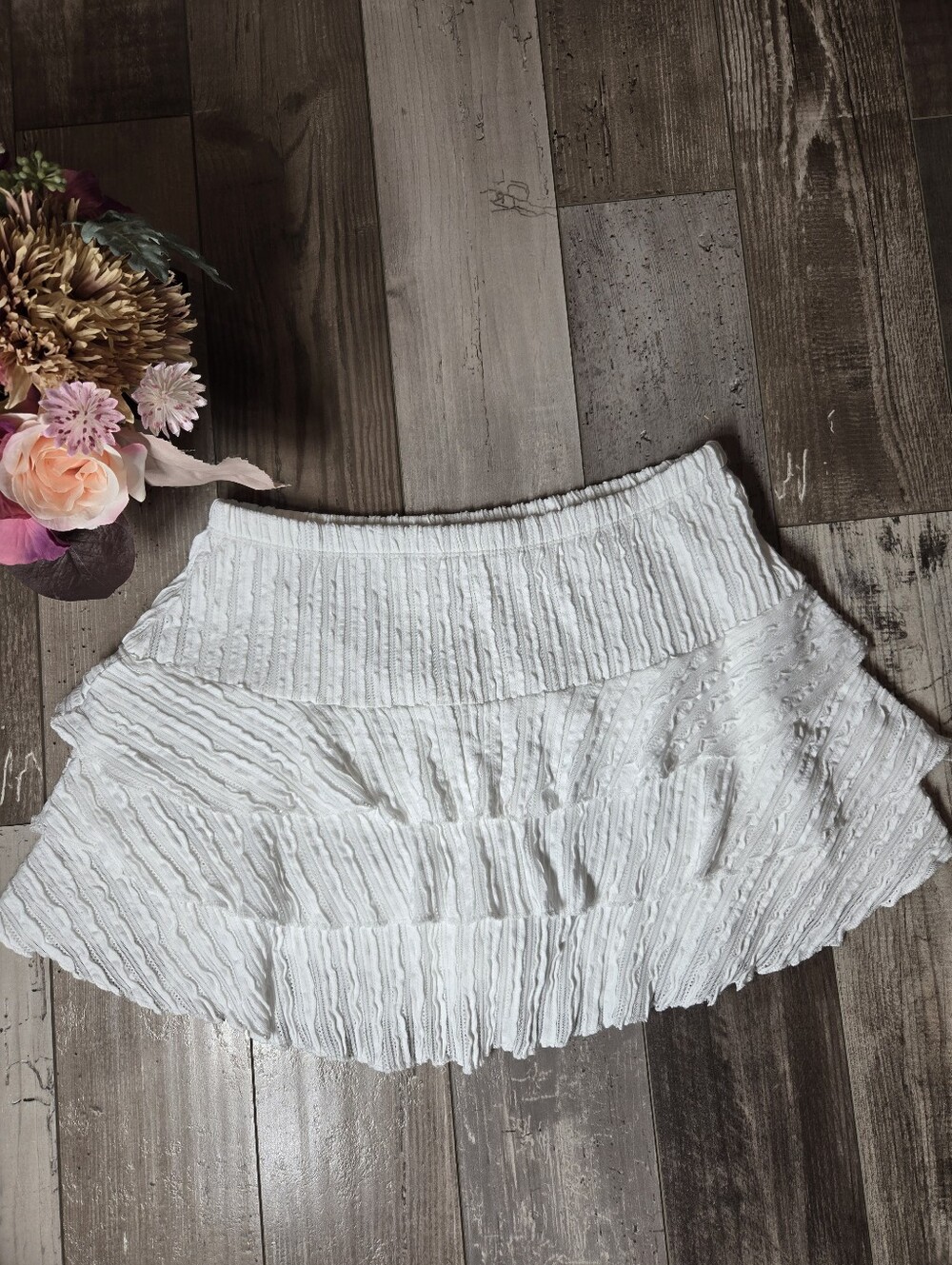 iris White Textured Tiered Mini Skirt – Women’s Size Large